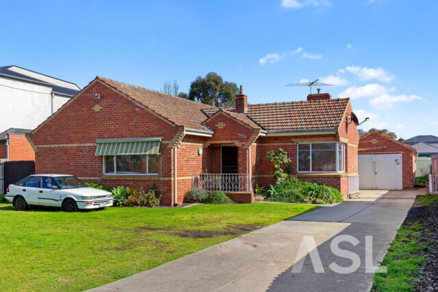 3 Bedroom Home with Back Garden Bungalow Location Photo