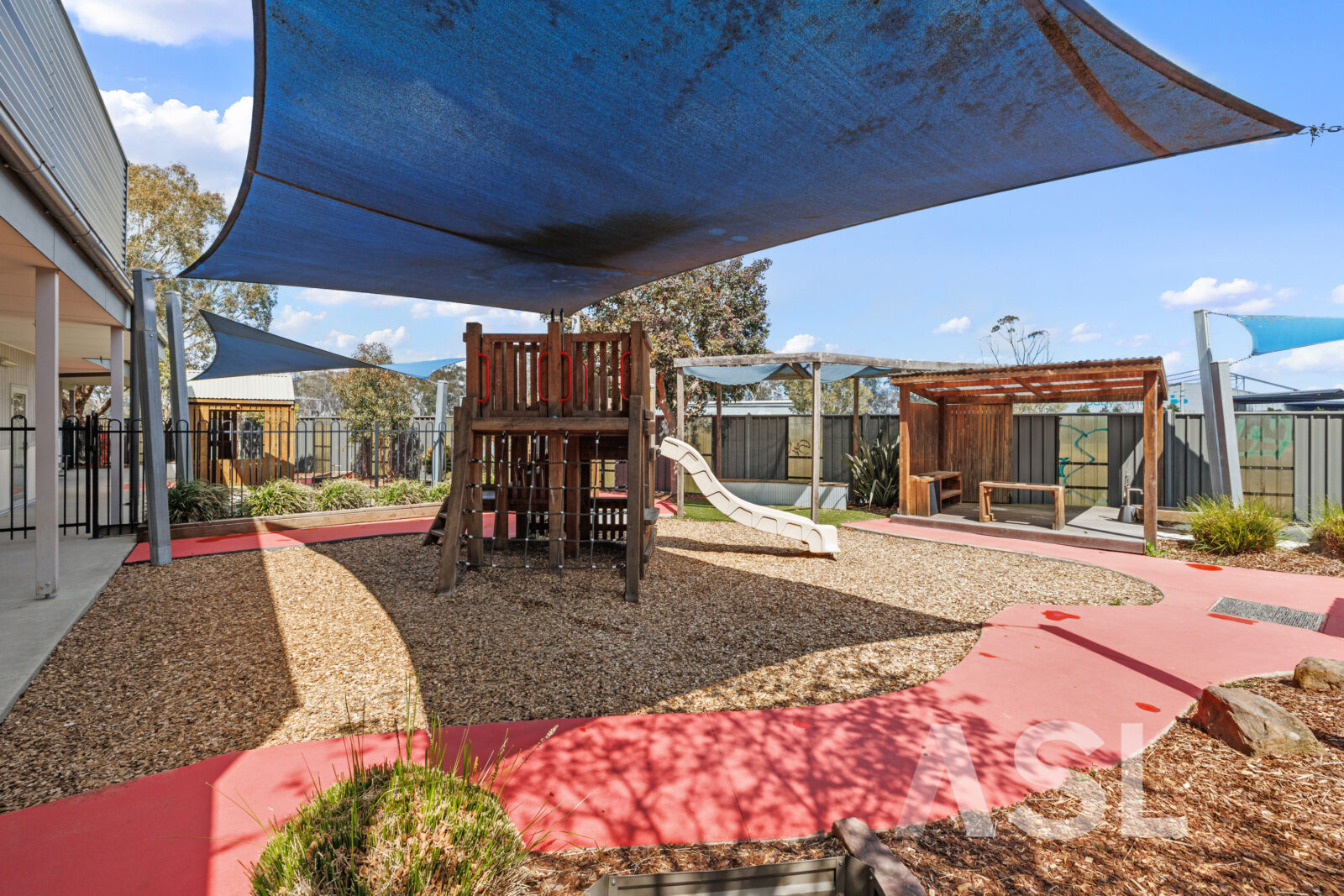 032_Open2view_ID976606-166_-_180_Monash_Drive